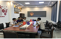 陜西婁底客戶來(lái)廠了解鋰電池遙控電機(jī)車的信息