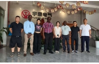 陜西國外客戶到訪湘潭電機車廠家考察