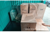 陜西一批礦用湘潭電機車配件裝車發(fā)往海外